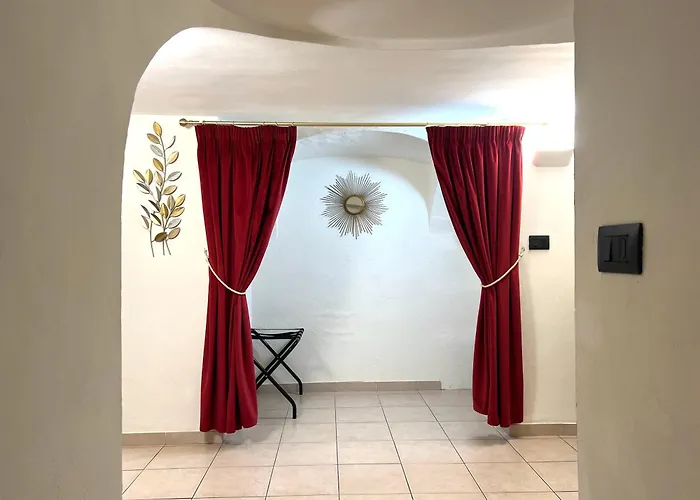 17th Century Vaulted Daire Torino